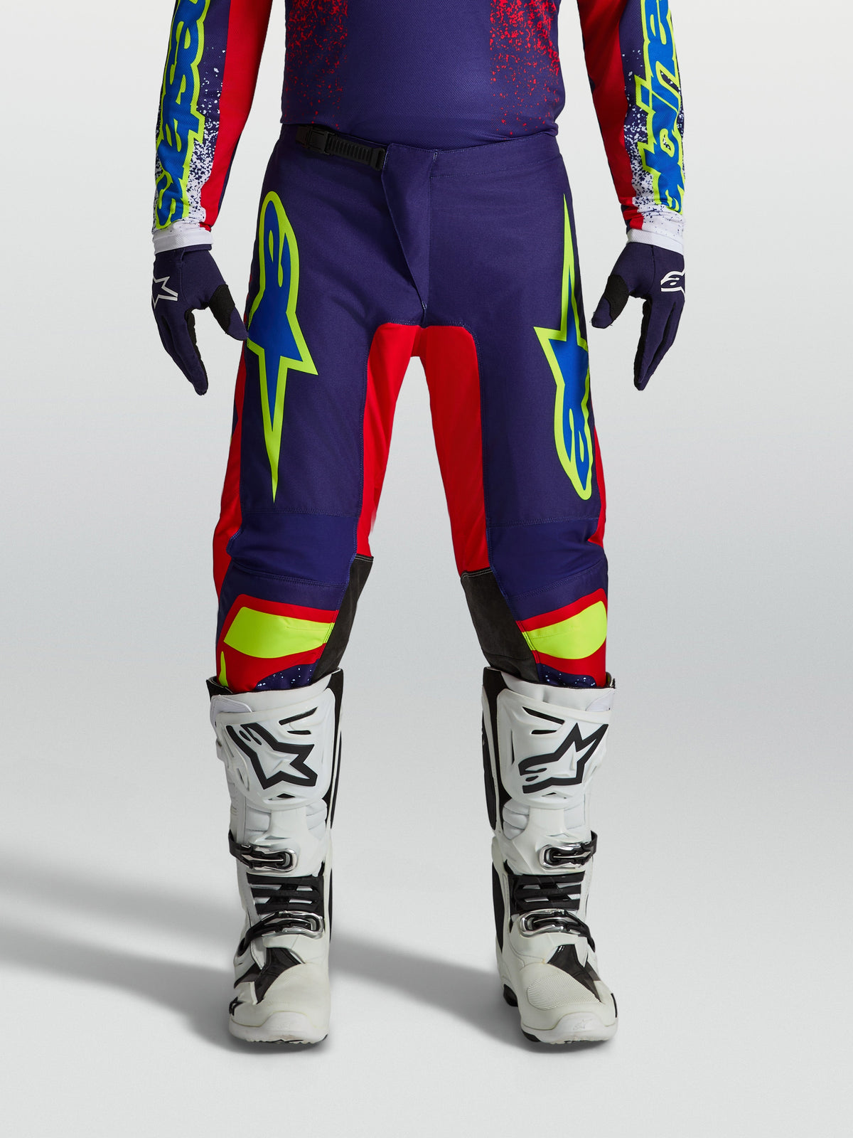 Alpinestars Fluid Drag bukser, herre-motocrossbukser i blå navy og rød med gule detaljer, slidstærkt polyfabric.