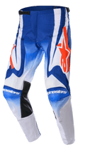 Alpinestars 2023 Racer Semi bukser, motocross-bukser, blå, hvid og stærk orange, med store orange stjerne-logoer, sorte varmebestandige indvendige knæpaneler og et forbukket ergonomisk design til off-road racing.