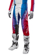 Alpinestars 2024 Techstar Pneuma bukser, motocross racerbukser, rød, blå og hvid, vist med matchende jersey, hvide racerstøvler og handsker, levende grafisk design med røde, blå og lilla detaljer, perforeret for åndbarhed