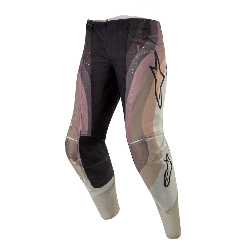 Alpinestars 2024 Techstar Pneuma bukser, motocrossbukser, Dark Sand, Iron Dust og grå, med et bølgeformet farveopdelt design, Alpinestars stjernelogoer, sorte forstærkede knæpaneler og laserudskårne perforeringer, slidstærkt off-road racingudstyr