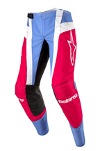 Alpinestars 2024 Techstar Ocuri bukser, motocrossbukser, lyseblå, Mars rød og hvid, røde paneler med hvidt stjernelogo, sorte indvendige knæforstærkninger og hvide perforerede lodrette striber for luftgennemstrømning