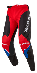 Alpinestars Honda Racer Iconic bukser, motocross-bukser, rød, sort og hvid med blå detaljer, stort hvidt HONDA-logo på låret, Alpinestars-branding på knæene, ergonomisk forformet benkonstruktion og justerbar skraldelukning i taljen.