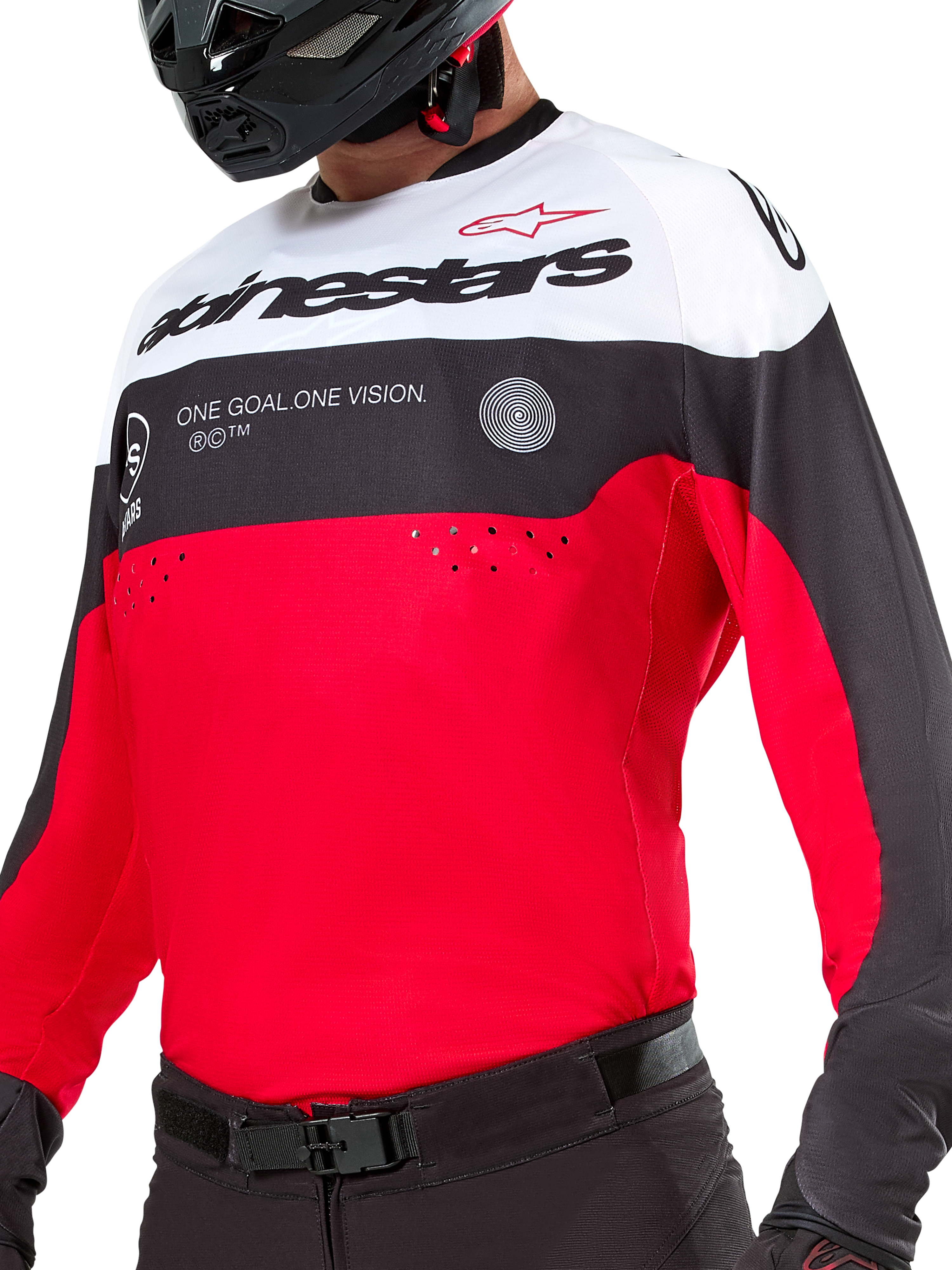 Alpinestars Pro-Dura Jersey, motocross- og enduro-trøje, sort, klar rød og hvid, med 'ONE GOAL. ONE VISION.'-grafik og laserperforeringer på brystet, båret med sorte motocross-bukser og hjelm.