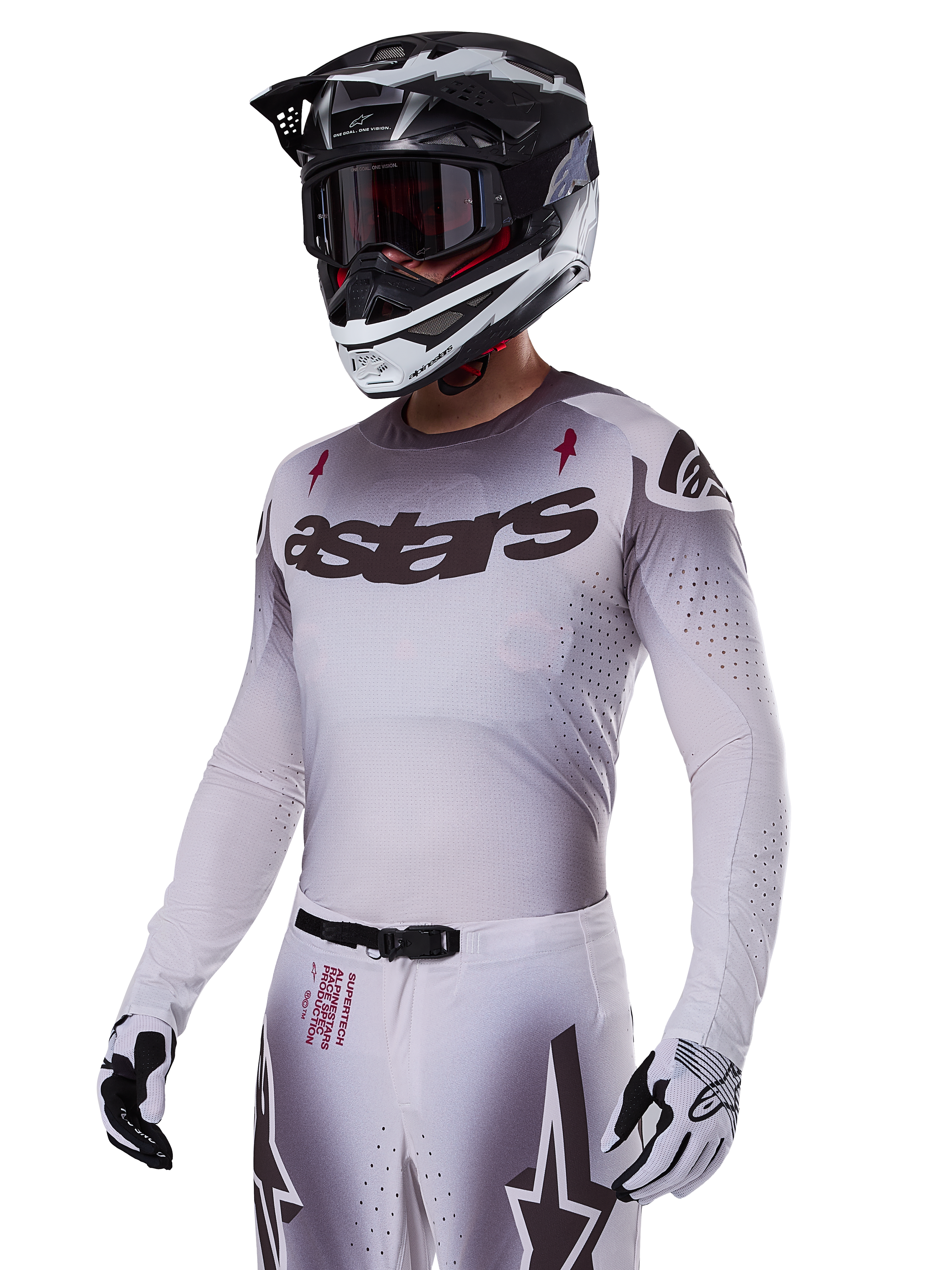 Alpinestars 2025 Supertech Maker Jersey, motocross-racerjersey, sølv og sort farveovergang, åndbart stræk-mesh med laserskårne perforeringer, bæres med matchende bukser og hjelm, med 'astars'-branding, komplet professionelt off-road-udstyr