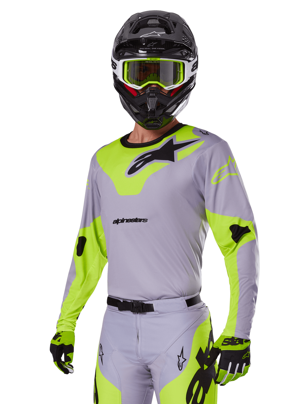 Alpinestars 2025 Racer Veil Gear Set, motocrosskører iført gråt og neongrønt udstyrssæt, lysegrå trøje og bukser med markante neongule paneler og sorte logoer, koordineret med matchende handsker og sort hjelm med neongrønne goggles, professionelt udstyr til terrænkørsel.