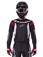 Alpinestars 2025 Fluid Haul trøje og udstyrssæt til mænd, sort og hvid med røde detaljer, teknisk off-road beklædning.