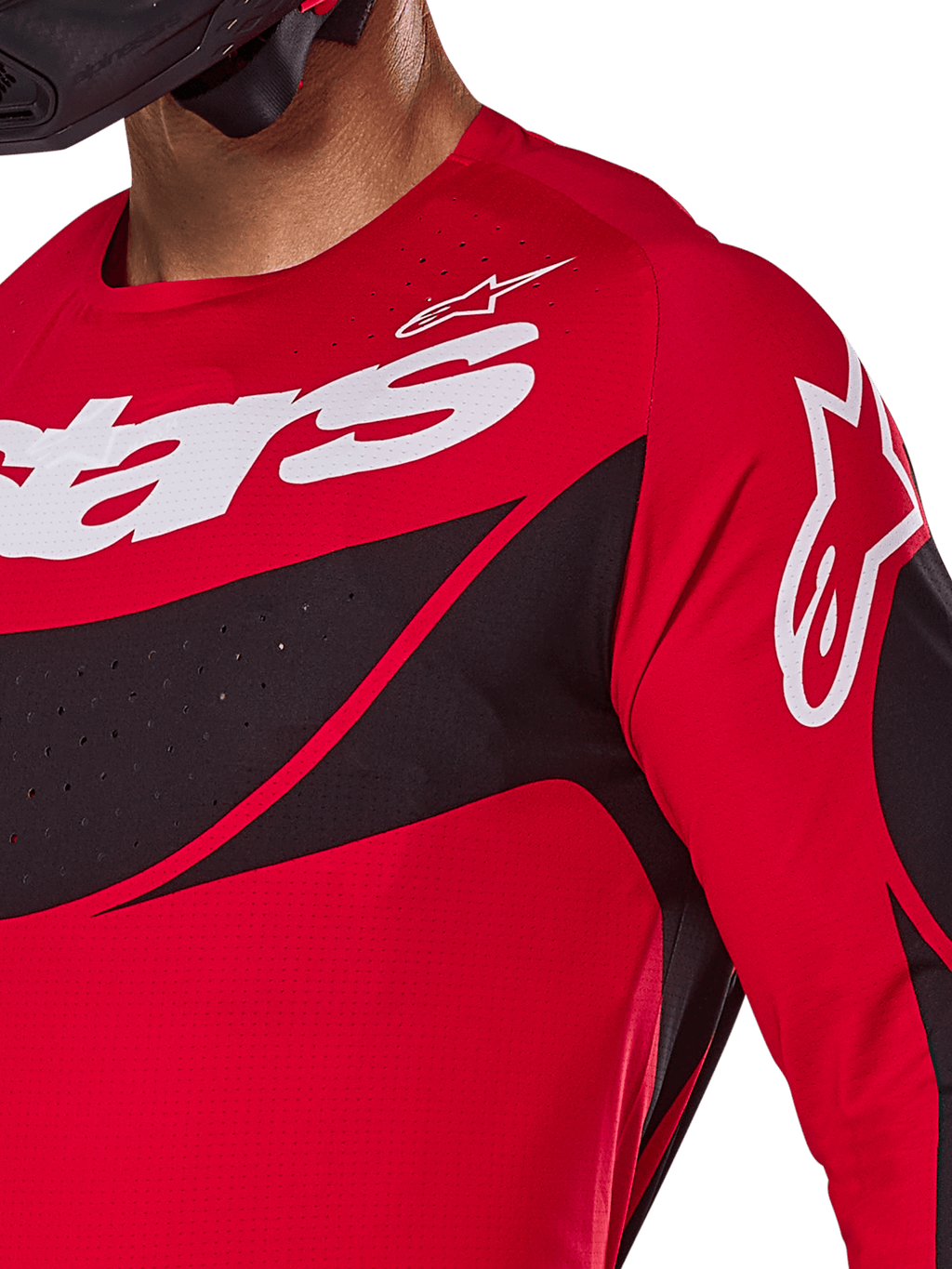Alpinestars 2025 Techstar Dreem jersey, motocross-jersey, klar rød og sort, nærbillede af bryst og skulder med hvid branding, sorte diagonale paneler med laserskårne perforeringer til ventilation, atletisk racerpasform til off-road performance