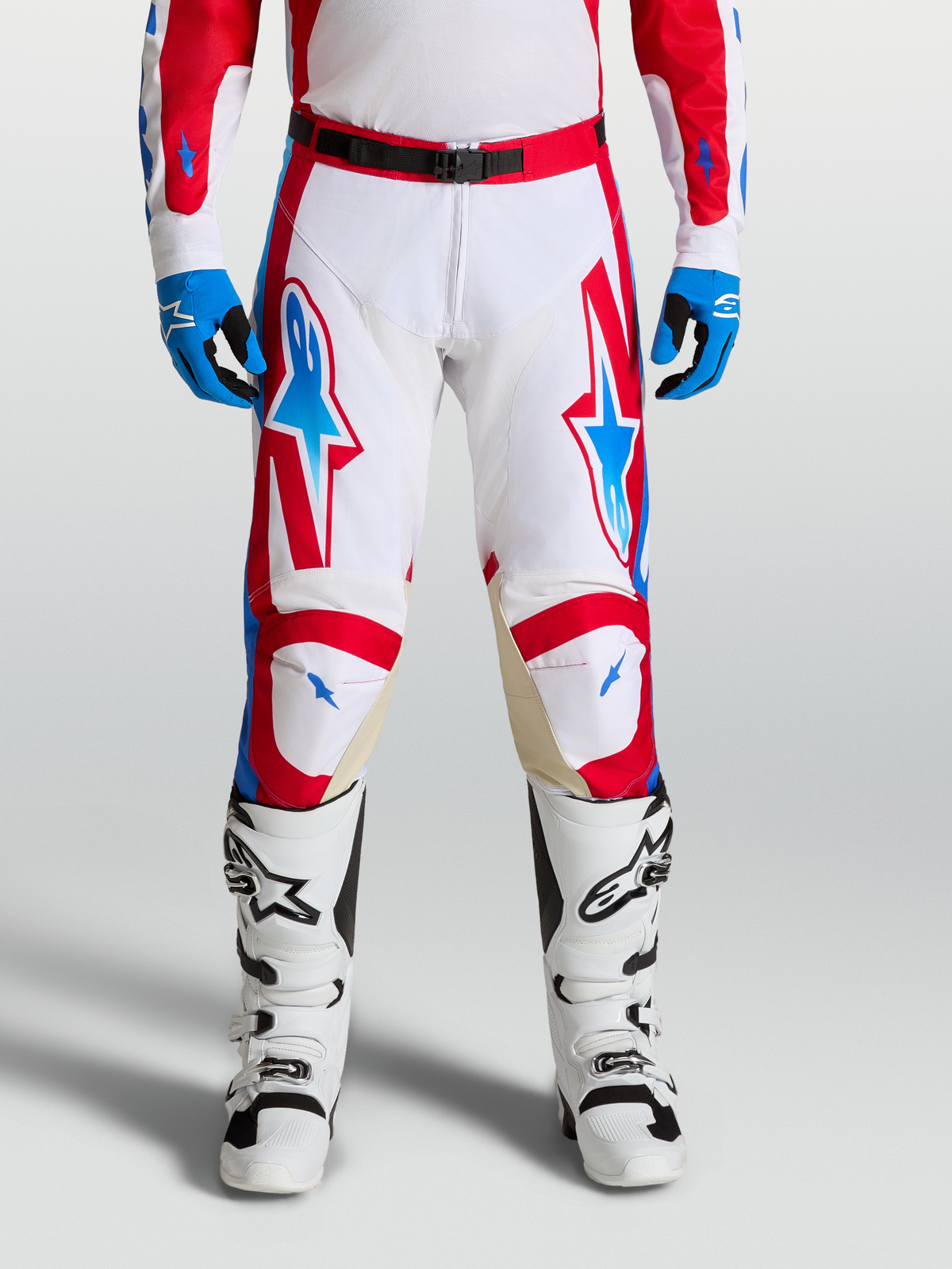 Alpinestars Racer Hunt Bukser, motocrossbukser til mænd, hvid og rød, med ergonomisk design og læderpaneler på knæene