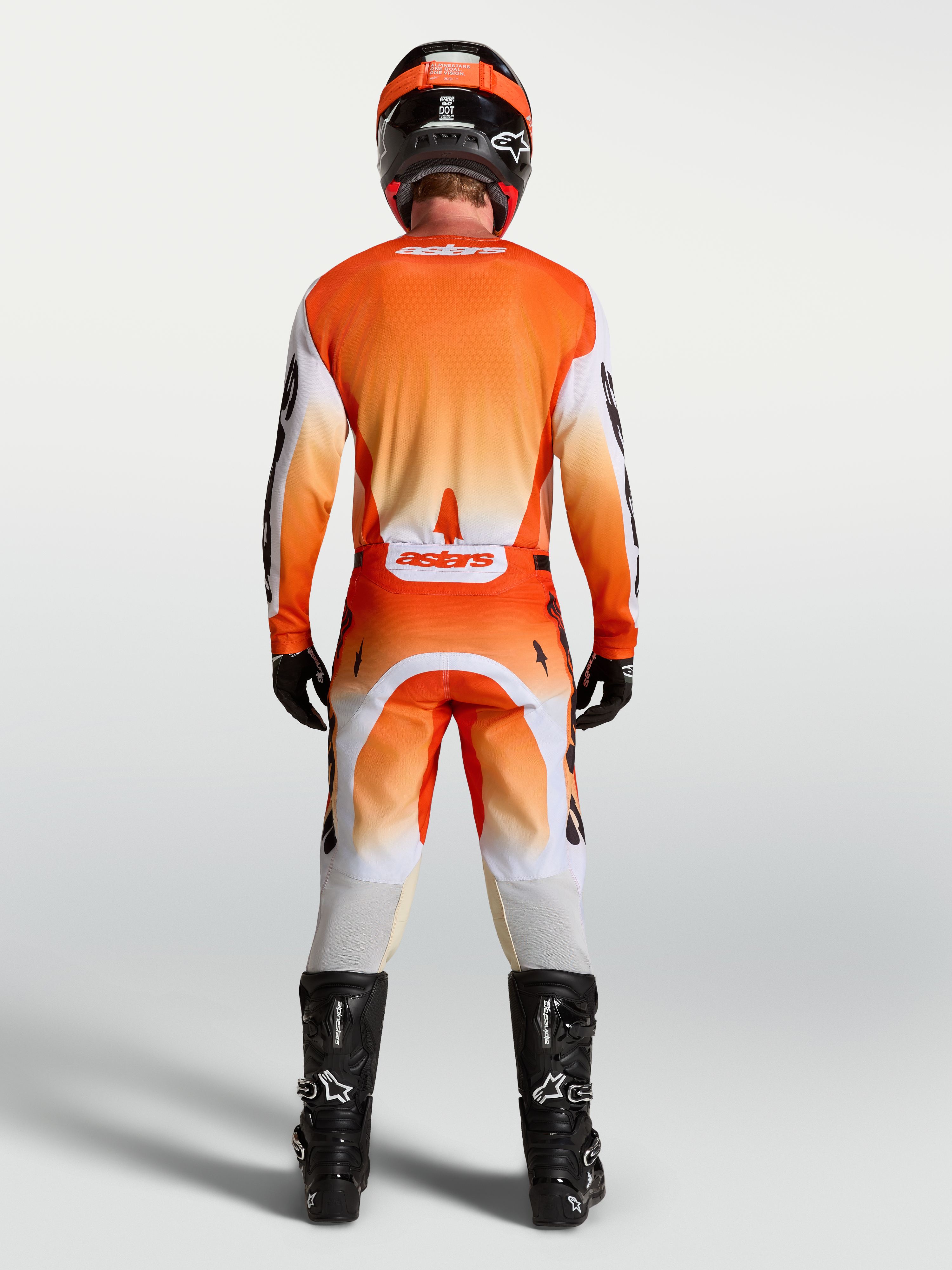 Alpinestars Racer Amber bukser og gear-sæt, orange og hvidt motocrossudstyr til herrer, set bagfra.