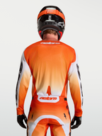Alpinestars Racer Amber trøje, orange og hvid åndbar motocrosstrøje til herrer set bagfra i en letvægtskonstruktion.