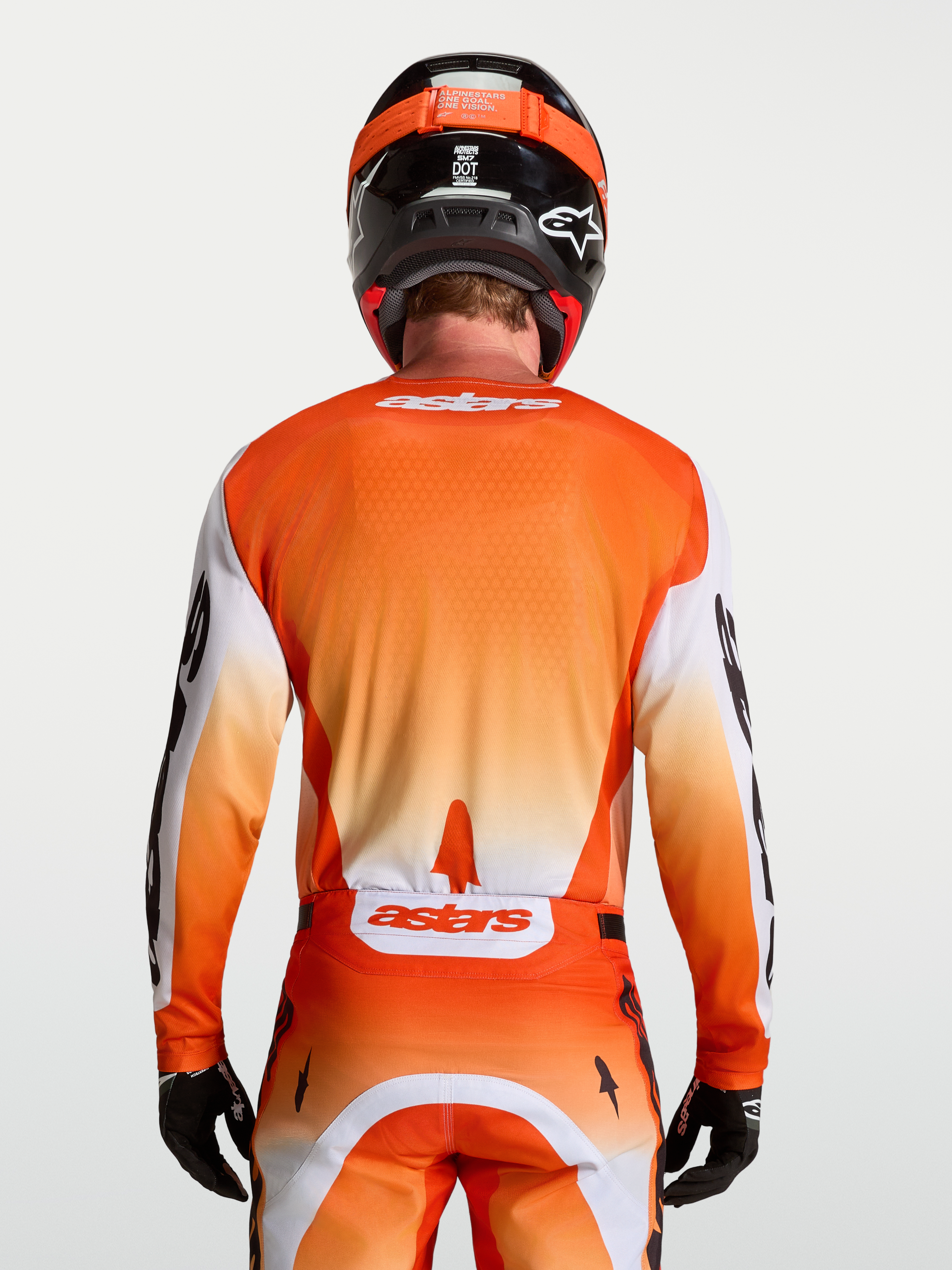 Alpinestars Racer Amber trøje, orange og hvid åndbar motocrosstrøje til herrer set bagfra i en letvægtskonstruktion.