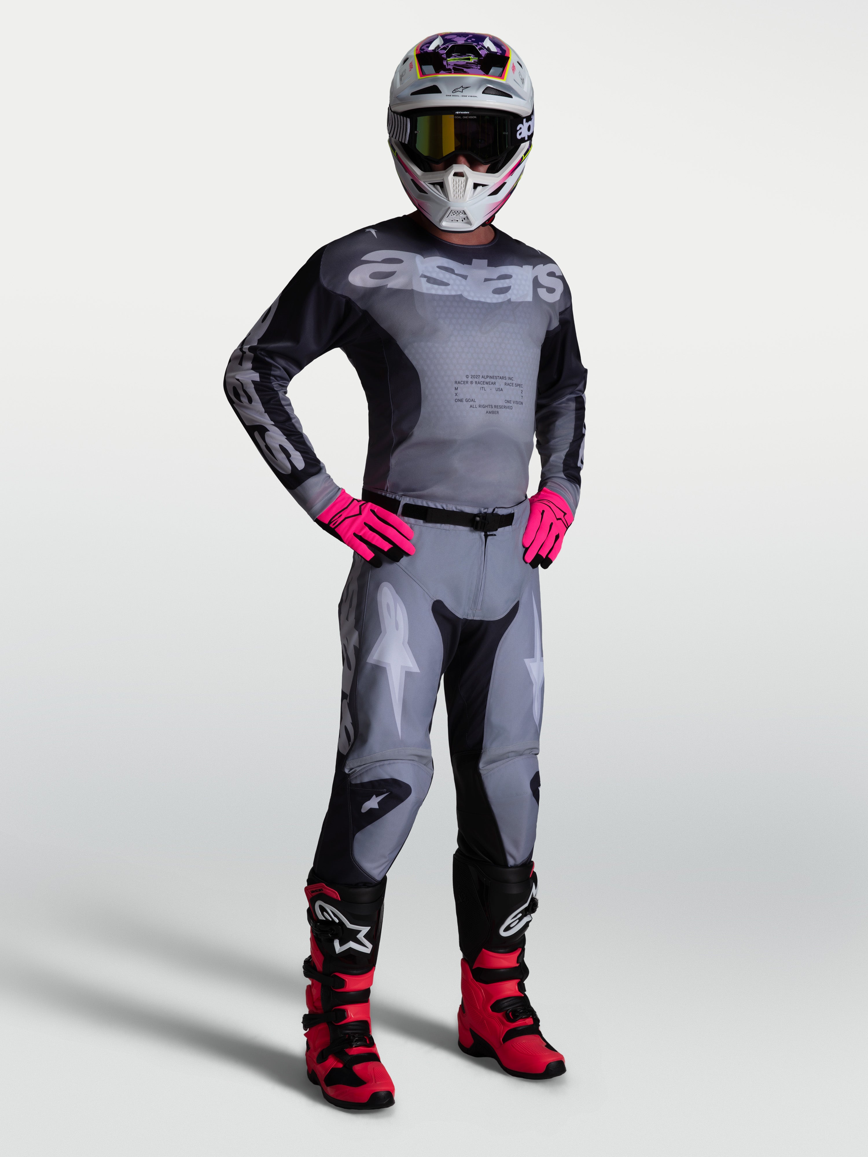 Alpinestars 2027 Racer Amber trøje og udstyrssæt, motocrossudstyr til herrer i grå og pink med atletisk performance-pasform.