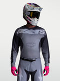 Alpinestars Racer Amber Trøje, herre-motocrosstrøje i grå og mørkegrå, fugttransporterende polyfabric til off-road kørsel.