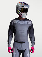 Alpinestars Racer Amber Trøje, herre-motocrosstrøje i grå og mørkegrå, fugttransporterende polyfabric til off-road kørsel.