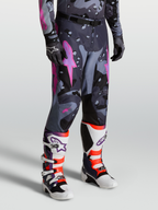 Alpinestars Racer Lone Bukser, motocrossbukser til mænd, grå camouflage og lilla, slidstærkt 600D polyfabric med læderpaneler, off-road performance gear
