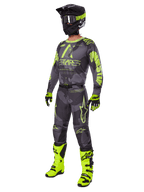 Alpinestars 2025 Racer Hollow Gear Set, komplet motocross-udstyr, grå camouflage og neongul, inkluderer trøje, bukser, matchende sort og gul hjelm, goggles, handsker og neongule støvler, højtydende racingudstyr til terrænkørsel