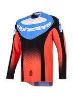 Alpinestars 2026 Techstar Knif Jersey, motocross-trøje, orange, sort og UCLA-blå, set forfra med et blåt brystpanel med hvidt Alpinestars-logo og en sort prikket gradient på de orange ærmer og krop, performance off-road racingudstyr