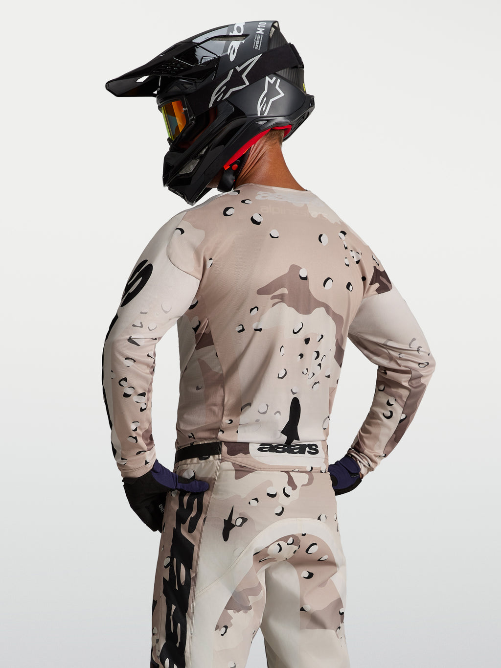 Alpinestars Racer Lone trøje, herre-motocrosstrøje i ørkencamo og sort, fugttransporterende polyfabric med race pasform.