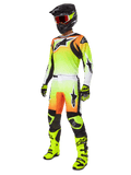 Alpinestars 2025 Fluid Wurx Gear Set, motocross-raceroutfit, neongul og orange farveovergang, komplet sæt med trøje og bukser, sort hjelm med orange goggles, neongule støvler og handsker, atletisk design til terrænkørsel