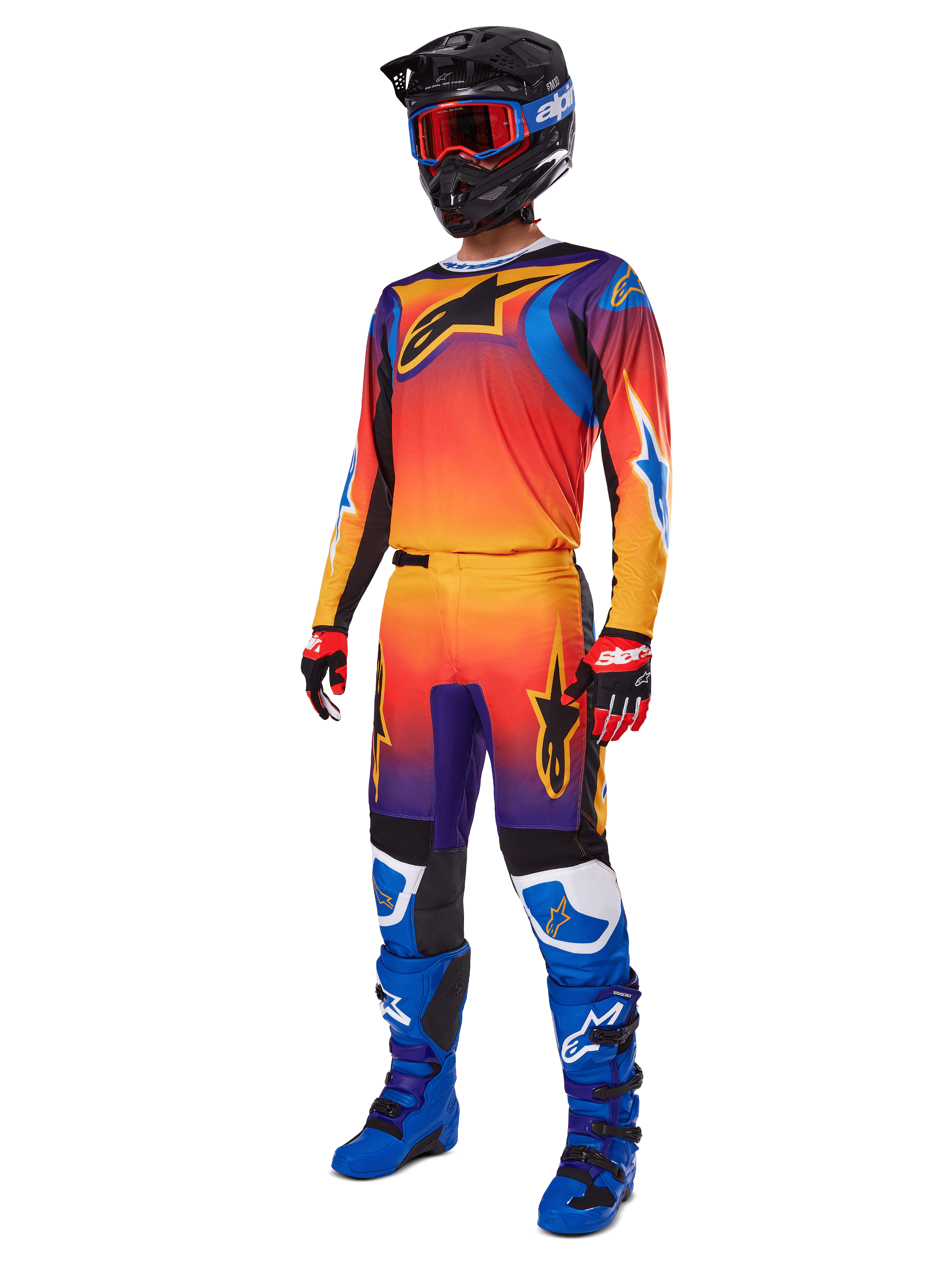 2025 Fluid Wurx Gear Set, motocross-trøje og -bukser med orange, rød og lilla farveovergang og blå og gule stjernedesigns, båret med sort hjelm, røde goggles, rød-sorte handsker og blå støvler, racingudstyr med høj synlighed
