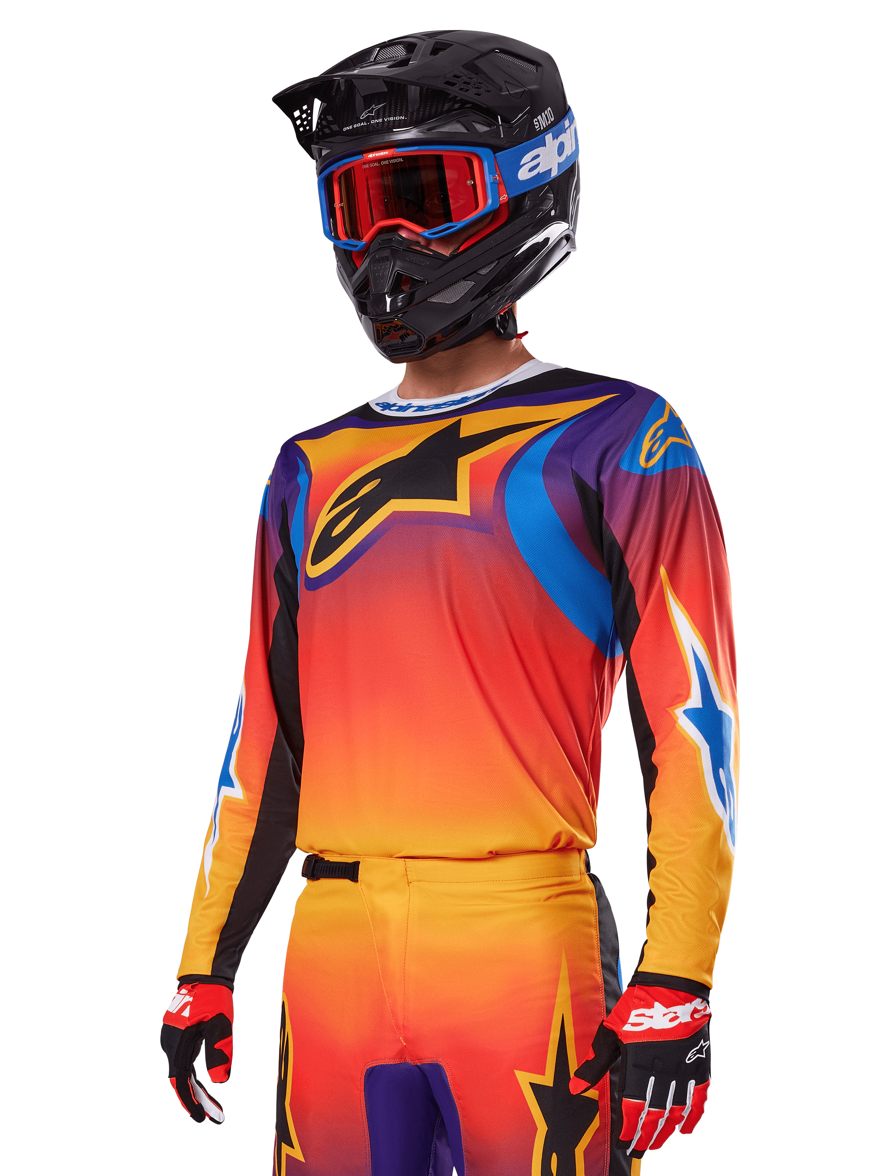 Alpinestars 2025 Fluid Wurx-udstyrssæt, motocross-udstyr, orange, lilla og blå farveovergang, med et stort sort A-stars-logo, båret med sort hjelm og blå goggles, koordineret outfit til professionel off-road racing