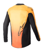 Alpinestars 2023 Techstar Sein Jersey, motocross-trøje, sort og Hot Orange, set bagfra med en levende orange gradient på ryggen, sorte sidepaneler og ærmer, med Alpinestars logografik på lænden og skulderen