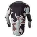 Alpinestars 2024 Racer Tactical Jersey, Iron Camo Dust Gray, langærmet motocross-trøje set bagfra, camouflage-mønster i grå, sort, lyseblå og tan, med forlænget bagkant for dækning.