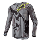 Alpinestars 2024 Racer Tactical Jersey, motocross-trøje, Cast Gray Camo Magnet, gråt og sort camouflage-mønster med et stærkt gult Alpinestars-logo på brystet, lange ærmer, performance køreudstyr til terrænkørsel
