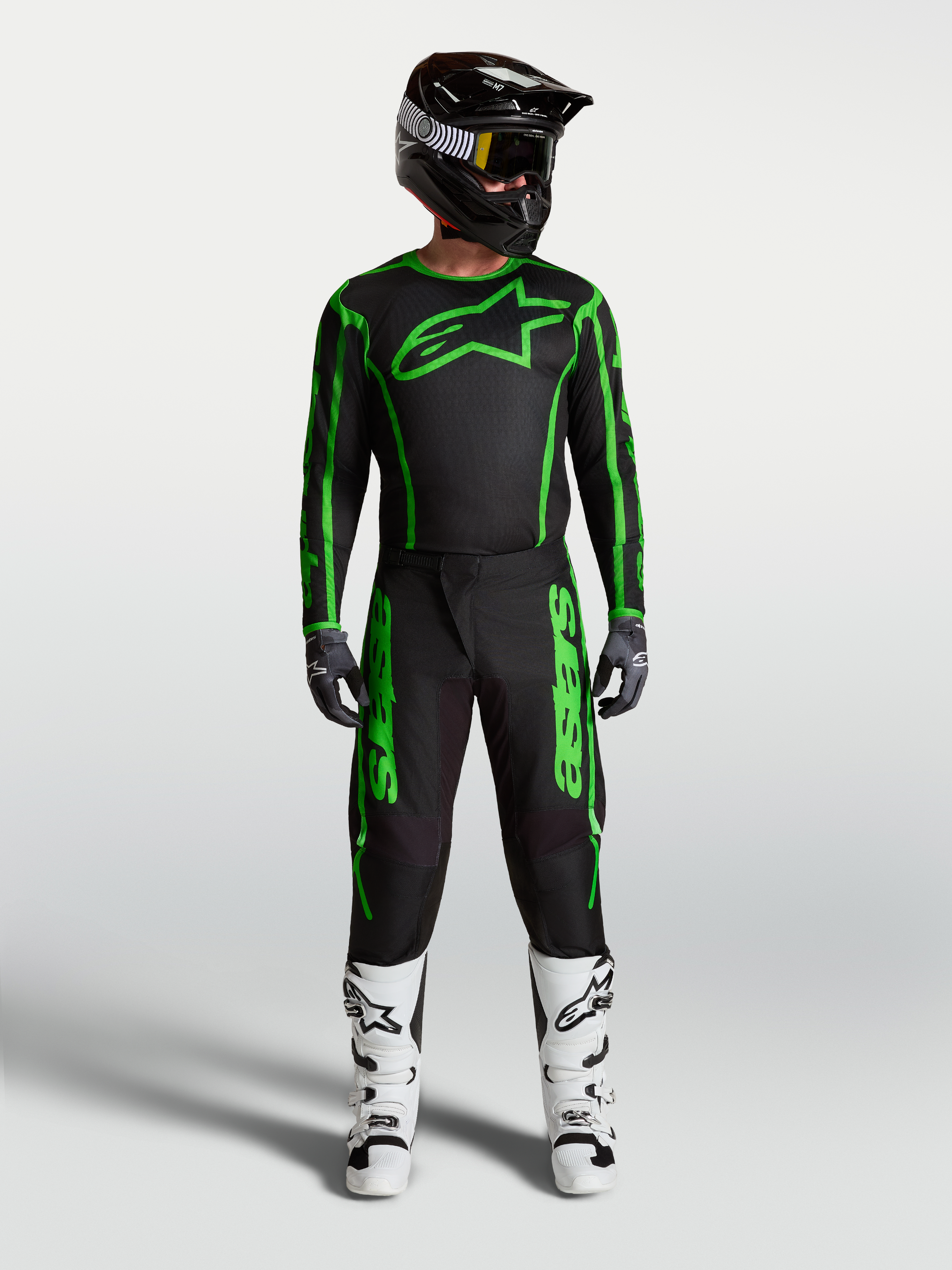 Alpinestars Fluid Apex V2 trøje og udstyrssæt, herre-motocrossoutfit i sort og grøn med matchende bukser og hvide støvler