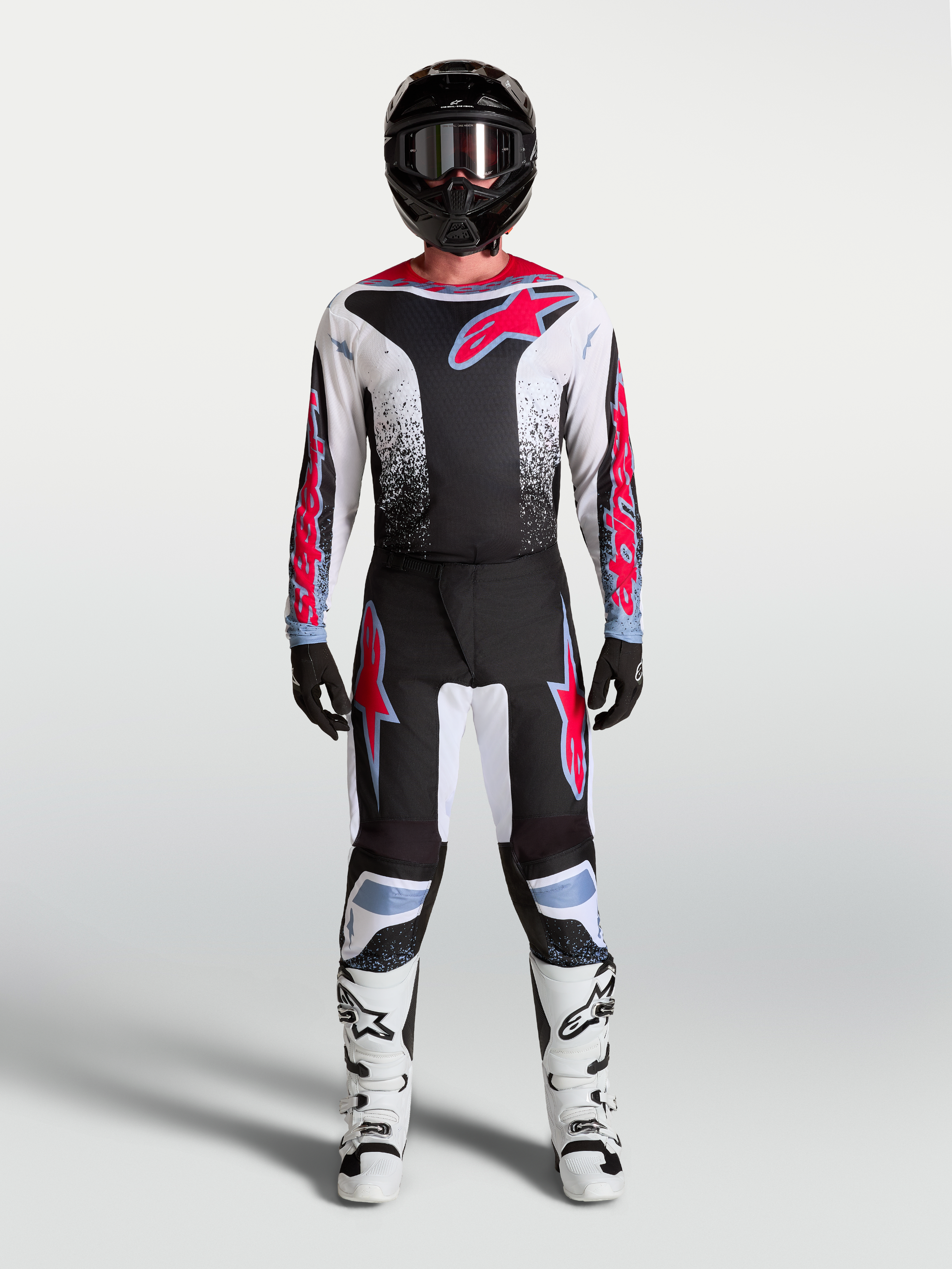 Alpinestars Fluid Drag Trøje og Fluid Drag Gear Set, motocrossudstyr i sort og hvid med rød grafik til terrænkørsel