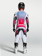 Alpinestars 2027 Fluid Drag Gear Sæt, motocross-sæt til herrer, hvid og rød, fugttransporterende polyfabric, set bagfra.