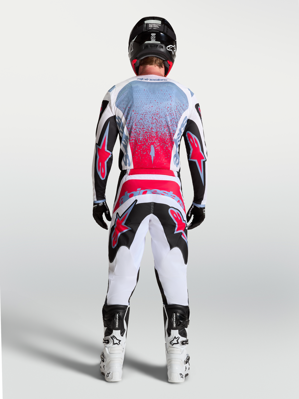 Alpinestars Fluid Drag trøje, herre-motocrosstrøje i sort og rød fluo, set bagfra på en kører til motocross racing.