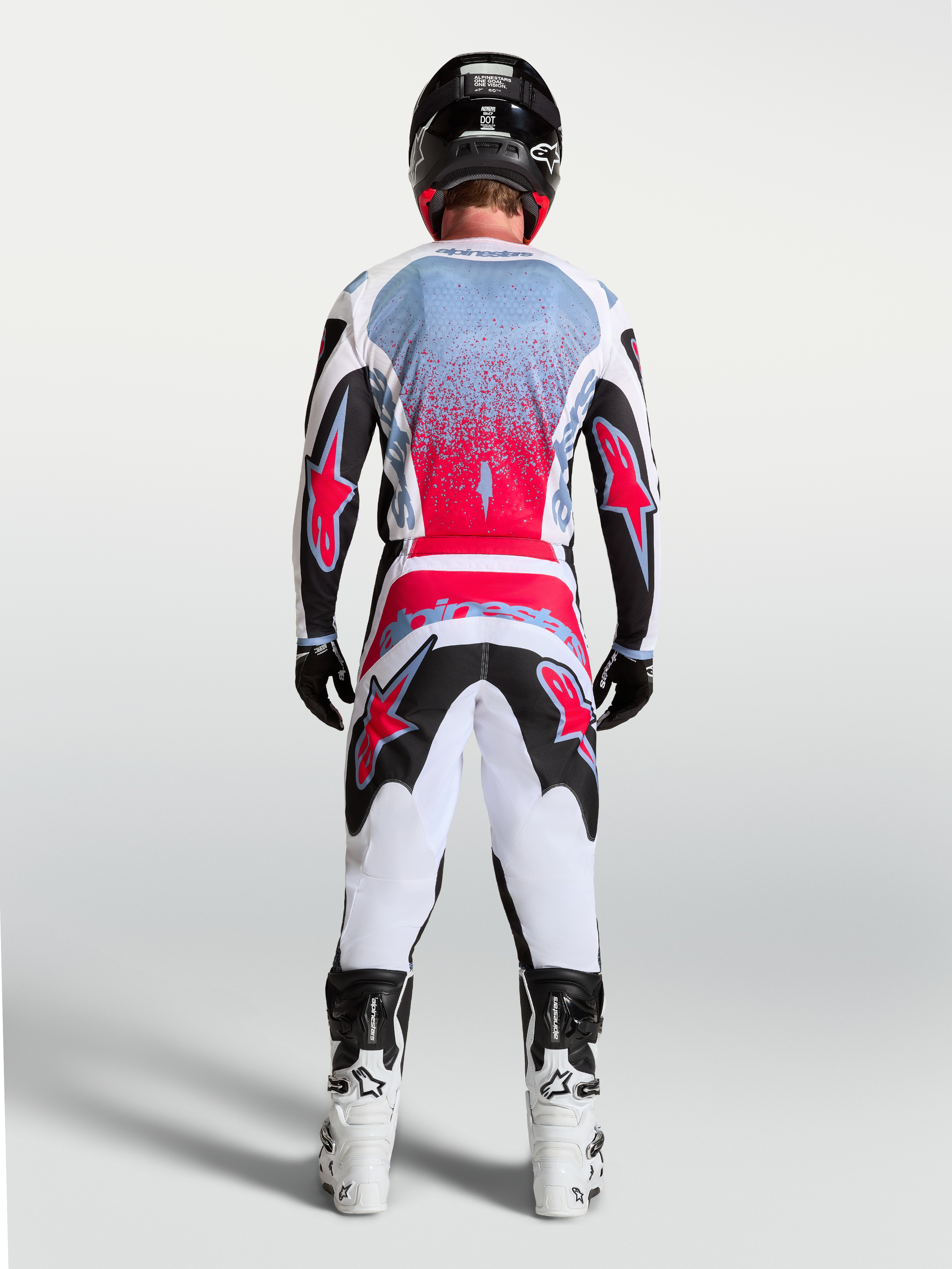 Alpinestars Fluid Drag trøje, herre-motocrosstrøje i sort og rød fluo, set bagfra på en kører til motocross racing.
