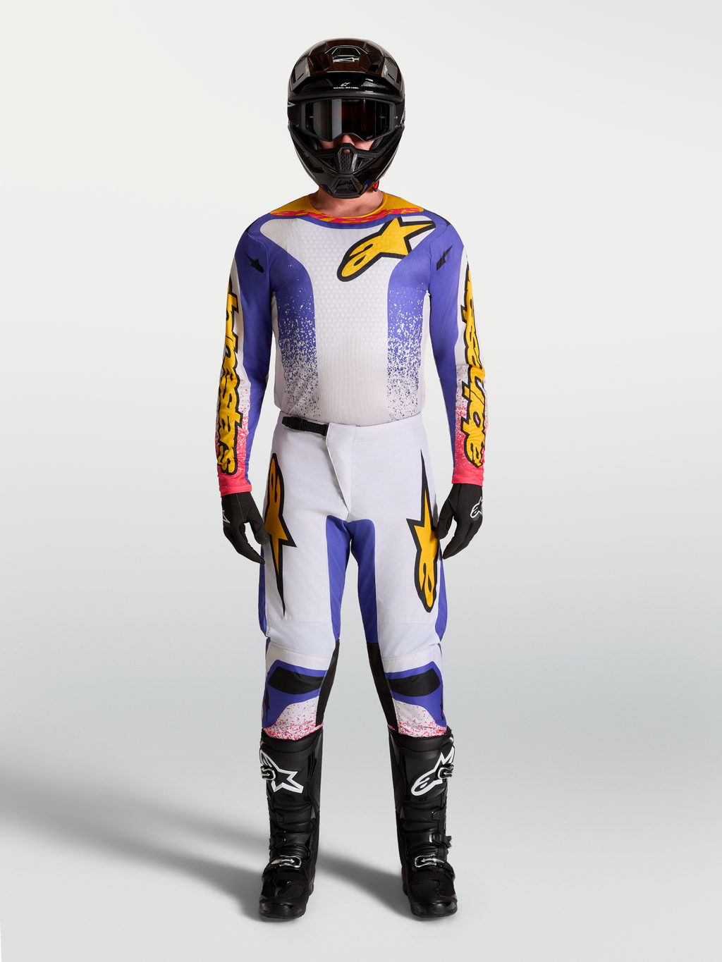 Alpinestars Fluid Drag Trøje og Fluid Drag Gear Set, motocrossudstyr til herrer i blå, hvid og guld, ergonomisk stræktekstil.