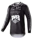 Alpinestars 2023 Racer Found Jersey, sort langærmet motocross-trøje, hvid abstrakt grafik og stort AS-logo, ASTARS-branding på brystet, rund hals med hvid kant, performance racertøj