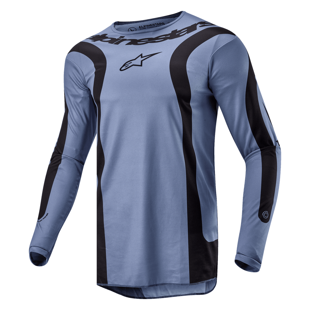 Alpinestars 2024 Fluid Lurv Jersey, motocross trøje, lyseblå og sort, med markante buede sorte grafikker på fronten og ærmerne, centralt Alpinestars-logo på brystet, højtydende poly-stof konstruktion med sportskrave