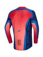 Alpinestars 2026 Supertech Vista Jersey, motocross jersey, mørkeblå, Hot Coral og kobolt, set bagfra, der viser den forlængede rygprofil og den lette mesh-konstruktion