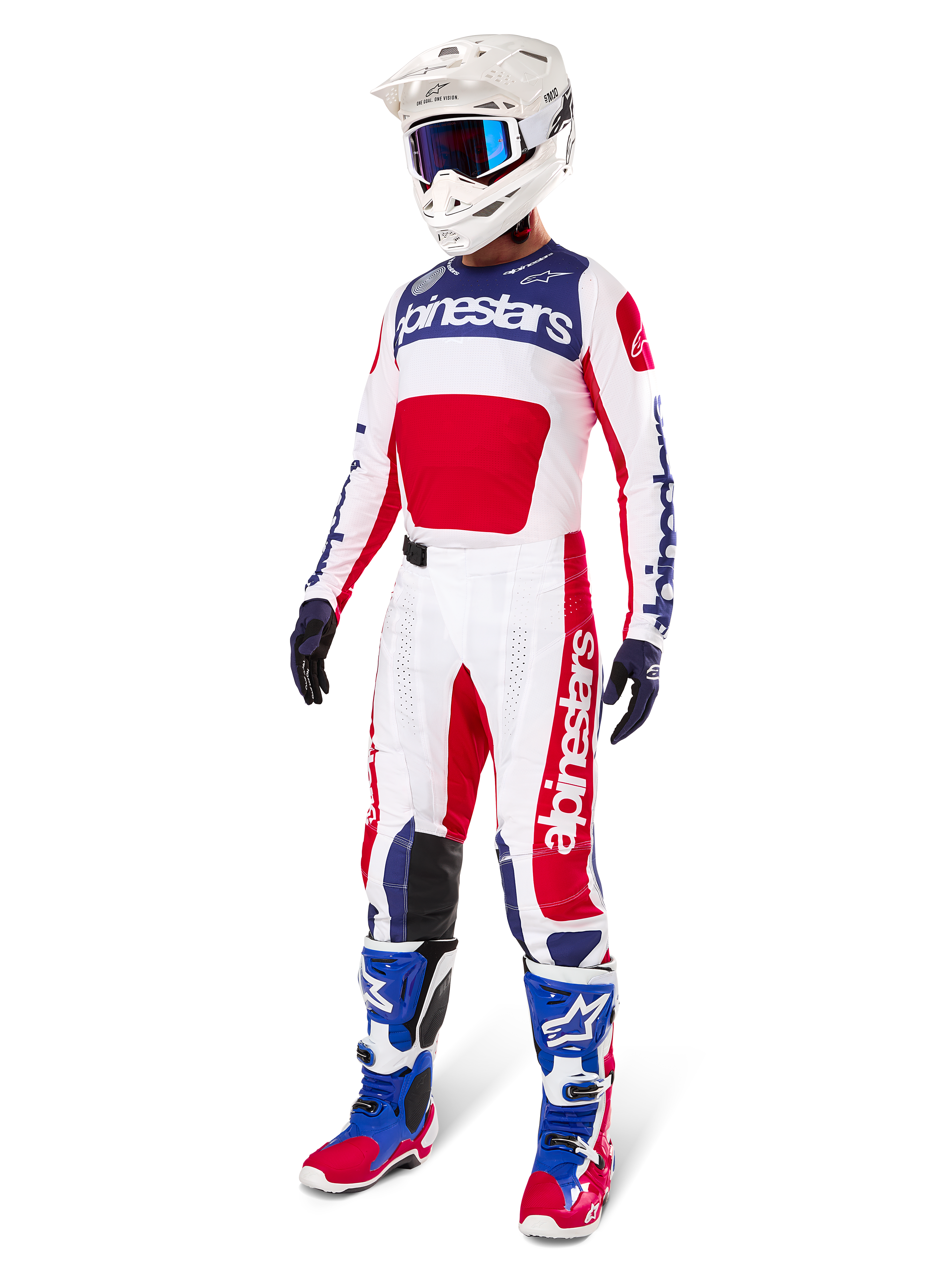Alpinestars Limited Edition Techstar Fortitude Gear Set, motocross-udstyr, rød, hvid og blå, med hvid trøje med markant grafik, matchende racerbukser, hvid hjelm med briller og koordinerede blå og røde støvler, professionelt racerudstyr til terrænkørsel