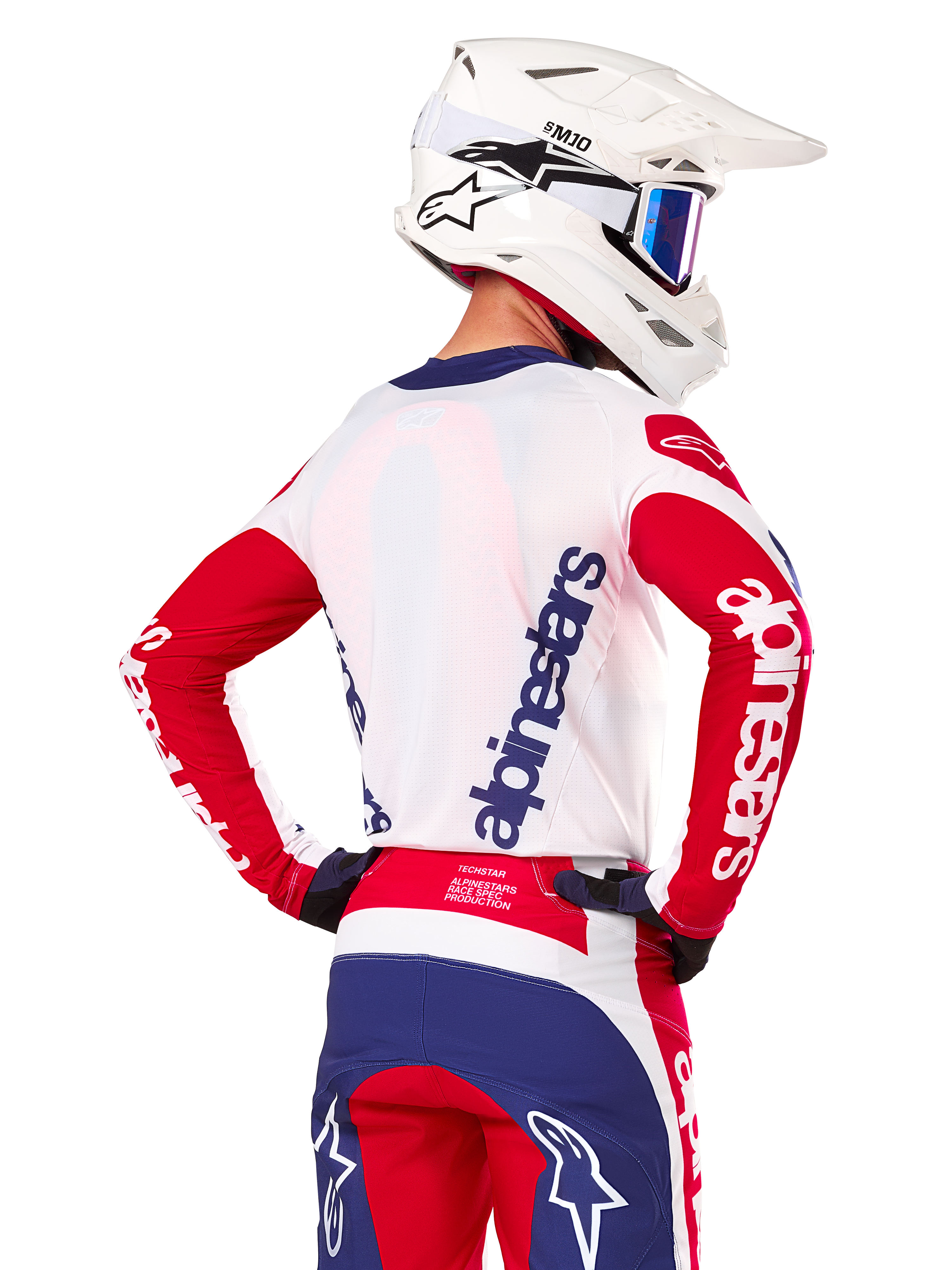 Alpinestars Limited Edition Techstar Fortitude trøje, motocross-trøje, klar rød, hvid og blå, set bagfra på en kører iført hvid hjelm og matchende udstyr, markante Alpinestars-logoer på ryggen og ærmerne, designet til højtydende off-road racing