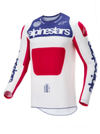 Alpinestars Limited Edition Techstar Fortitude Jersey, motocross-trøje, rød, hvid og blå, med hvid krop, et stort rødt midterpanel, blåt brystparti med hvidt Alpinestars-logo og blå logoer på ærmerne, designet til høj ydeevne ved terrænkørsel