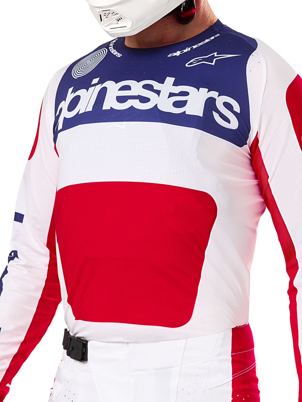 Alpinestars Limited Edition Techstar Fortitude udstyrssæt, motocross jersey og bukser i rød, hvid og blå, hvid jersey med mørkeblåt øvre panel og stor rød grafik, matchende hvide og røde bukser med SX2-magnetspænde, atletisk pasform med laserskårne perforeringer til off-road racing.