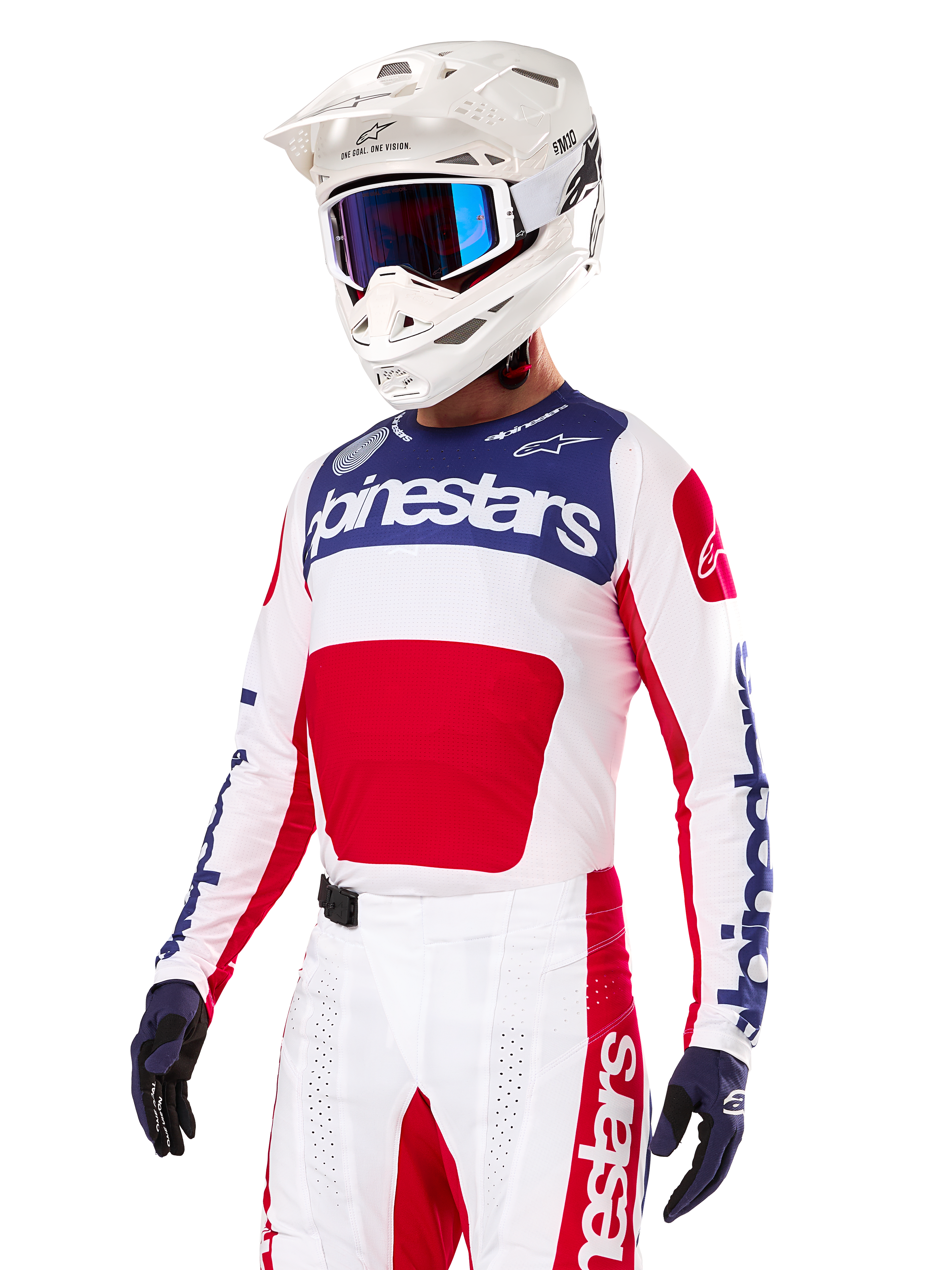 Motocross-rytter iført Alpinestars Limited Edition Techstar Fortitude jersey, rød, hvid og blå, med hvid hjelm, blå goggles og matchende bukser, højtydende racertøj til off-road konkurrence