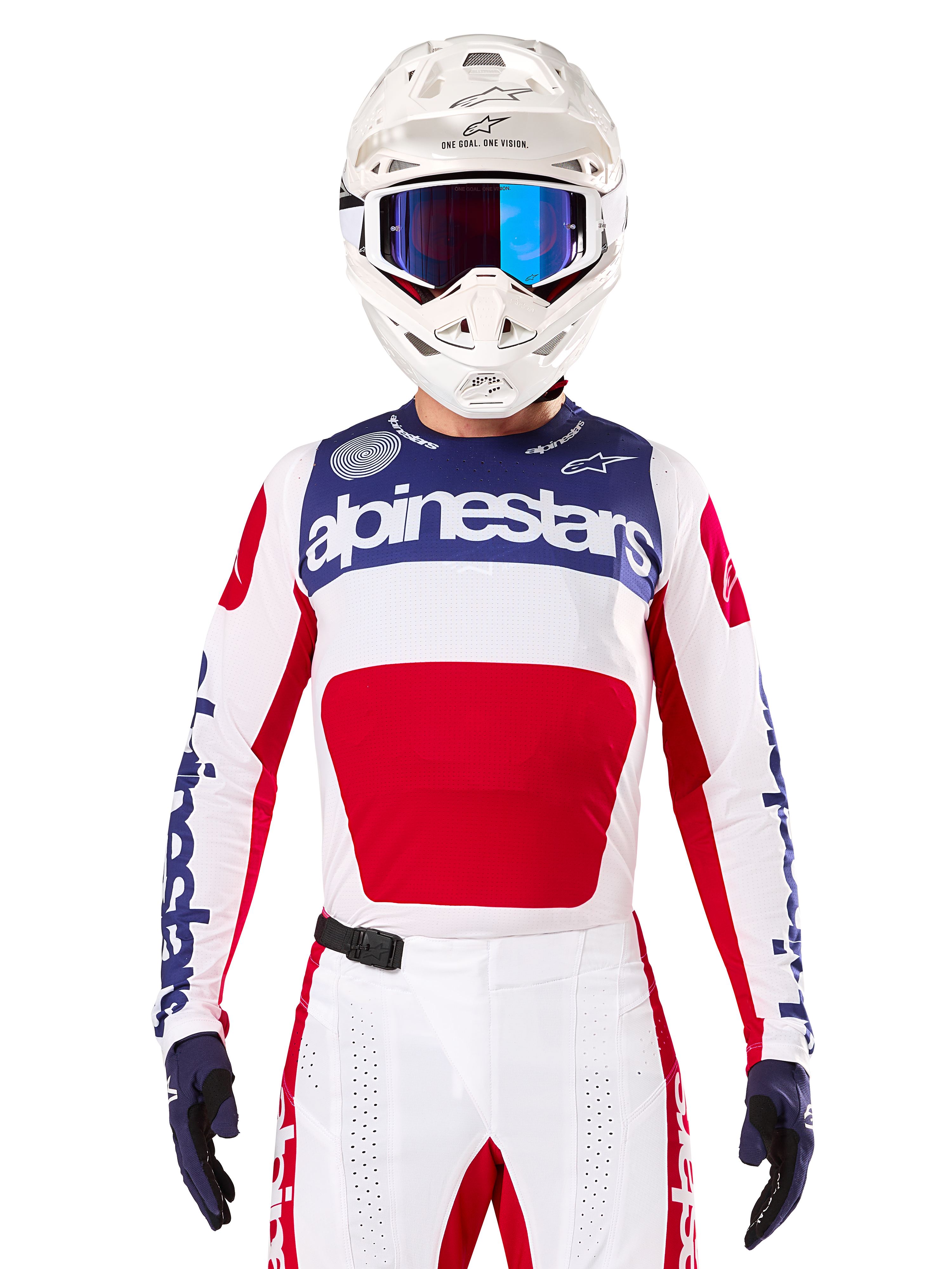 Alpinestars Limited Edition Techstar Fortitude Jersey, motocross racertrøje, hvid, rød og blå, båret med matchende bukser og hjelm, med Alpinestars-branding og One Goal One Vision-motto, perforerede detaljer, strømlinet design til off-road performance