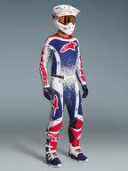Alpinestars Techstar Unity motocross-sæt, begrænset udgave, rød, hvid og blå, trøje og bukser på model.