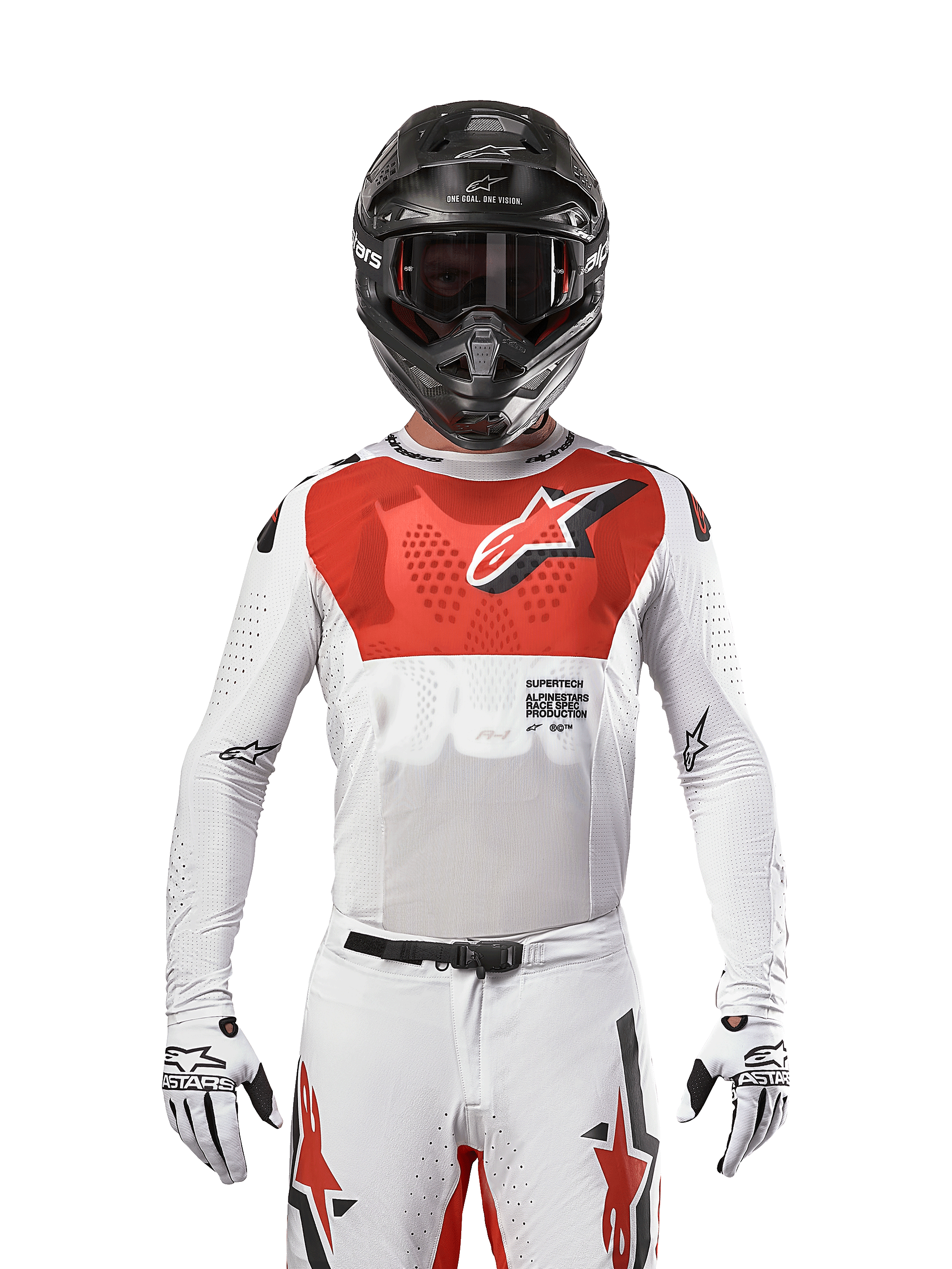 Motocrossrytter iført Alpinestars 2024 Supertech Ward Jersey i White Hot Orange, hvid mesh-trøje med stræk og en markant rød grafik og logo på brystet, sort hjelm med mørke goggles, hvide handsker, professionelt udstyr til terrænkørsel