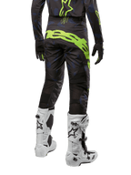 Alpinestars 2024 Techstar Rantera bukser, motocrossbukser, sort, navy og gul fluo, set bagfra, med markant neongul grafik og ventilationspaneler i mesh, båret med matchende trøje og hvide støvler, slidstærkt udstyr til motocross og off-road kørsel