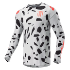 Alpinestars 2024 Techstar Rantera Jersey, motocross-trøje, Haze Gray Camo med sorte abstrakte former og orange detaljer, lange ærmer, teknisk off-road racerudstyr