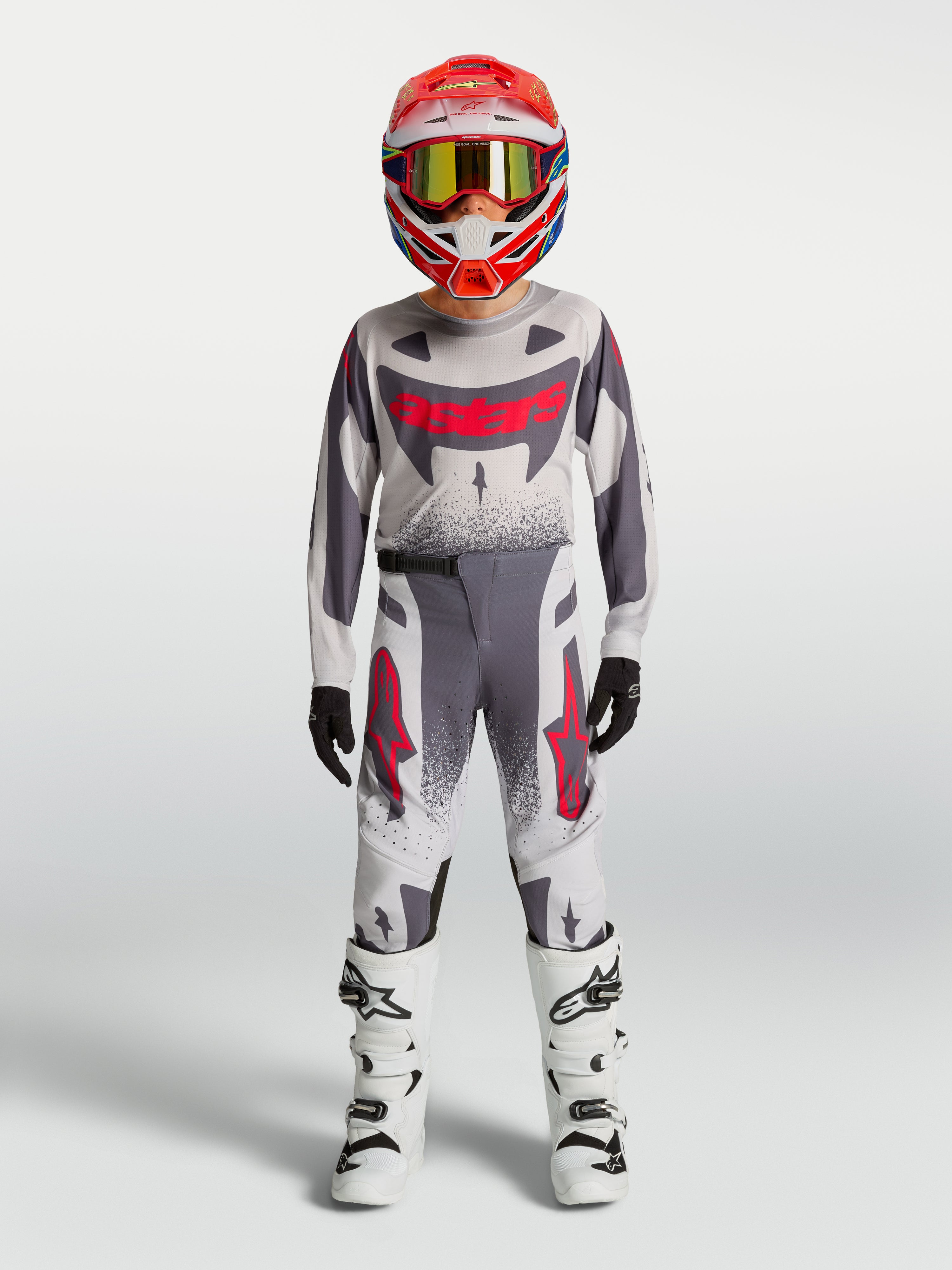 Alpinestars 2027 Ungdom Supertech Swan Gear Set, gråt og hvidt motocrosssæt med røde detaljer til unge ryttere.