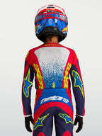 Alpinestars Fluid Drag trøje til ungdom, blå og rød teknisk motocrosstrøje set bagfra med ergonomisk pasform.