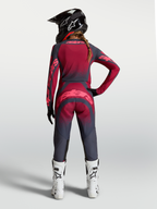 Alpinestars Stella Techstar Swan Gear Set og bukser, motocross-sæt til damer i mørkegrå og rød, set bagfra, højtydende off-road beklædning